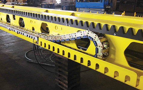 Different ways to secure cable tracks (cable carriers) to machinery